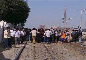 تجمهر واشتباكات وقطع خط السكة الحديد.. ماذا يحدث في قرية دنديط بالدقهلية؟