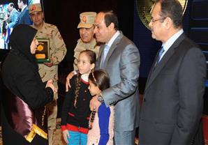 السيسي يحتفل مع القوات المسلحة بيوم الشهيد.. ويوجه رسالة للأطراف المتحاربة باليمن