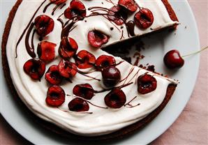 طريقة عمل كيك الكرز من مطبخ منال العالم