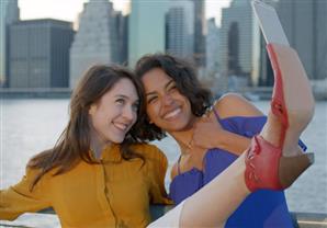 سيلفي الحذاء.. أخر صيحة السيلفي !