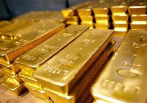 الذهب قرب أدنى مستوى في أسبوع في ظل توقعات رفع الفائدة الأمريكية