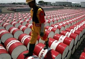 أسعار النفط ترتفع بفعل توقع انخفاض الإنتاج الصخري الأمريكي 