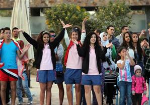 بالصور- محمود العسيلي يحتفل بشم النسيم في العين السخنة