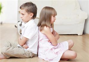 علاج أسباب الغيرة عند الأطفال