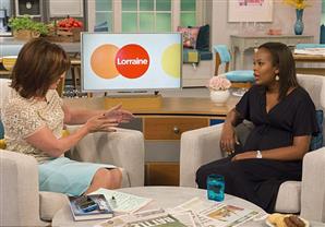 الشرطة تفاجئ بريطانية: والدتك تساعد الإرهابيين  في الصومال