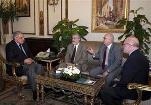 بالصور- محلب لرئيس مكتبة الإسكندرية: "حريصون بشدة على هويتهم الثقافية"