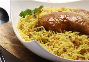 طبق اليوم : كبسة الدجاج بالكركم من مطبخ منال العالم