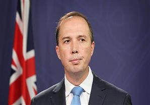  التايم الأمريكية: وزير استرالي يعذب لاجئة تبلغ من العمر خمس سنوات