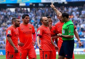 حالة طرد غريبة في مباراة برشلونة وإسبانيول