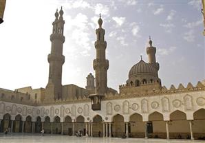 رئيس قطاع المعاهد الأزهرية يستبعد عميدة معهد 15 مايو الابتدائي