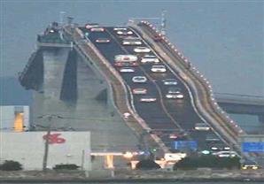 هل هو جسر..أم مصدر للرعب ؟ جسر في اليابان لم تشاهد مثله من قبل