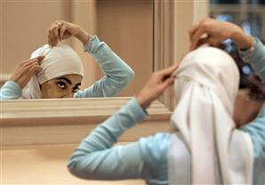 كتاب جديد بفرنسا يرصد حكايات المسلمات مع ارتداء الحجاب