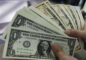 الدولار يسجل أعلى مستوى له في أسبوع وسط توقعات رفع الفائدة الأمريكية