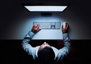 دراسة: زيادة الاتصال بالإنترنت تؤثر على صحة الإنسان وأداءه في العمل