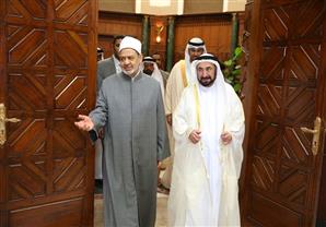 حاكم الشارقة: جهود الإمام الأكبر لها دور مهم في إقرار السلام العالمي