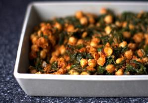 طريقة عمل السبانخ بالحمص - الشيف أيمن عفيفي