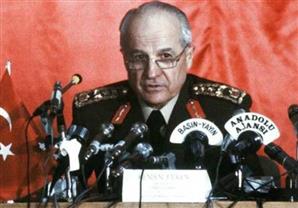 وفاة الرئيس التركي السابق الجنرال كنعان إفرين عن 97 عاما