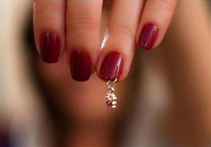 ثقب الأظافر أحدث صيحات عالم الجمال