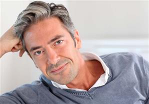 للرجل : جاذبية وسحراً بالشعر الرمادي .. ما هى العناية السليمة؟