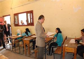 بالصور- لا شكاوى فى اليوم الأول لإمتحانات الإعدادية بالجيزة