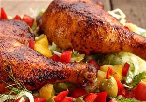 طبق اليوم - دجاج مشوي مع الثومية من مطبخ منال العالم