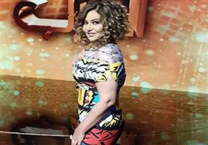 شاهد تعليق سالى شاهين علي مظهر الفنانة " ليلي علوي " على الهواء