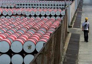 أسعار النفط تتراجع مع وفرة المعروض وتباطؤ النمو الاقتصادي في آسيا