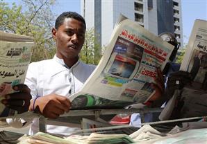 السلطات السودانية تصادر عددا من الصحف قبل توزيعها صباح اليوم