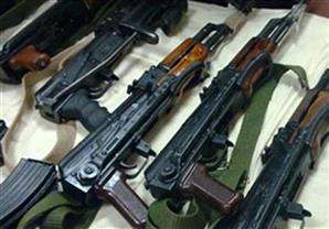 الإيقاع بعاطلين يتاجران بالأسلحة في الجيزة