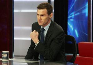 السفير البريطاني بالقاهرة يهنئ مسؤول حكومي بالعامية المصرية