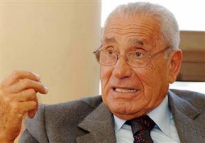 محمد حسنين هيكل يجري جراحة في لندن بعد سقوطه داخل منزله بالغردقة