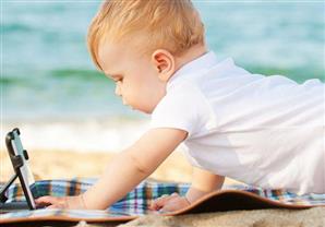 لهذه الأسباب يجب إبعاد الأطفال عن الشاشات التي تعمل باللمس