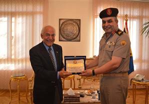  بالصور.. فاروق الباز لطلاب ''الفنية العسكرية'': دعم القدرات المصرية سيحقق الإنجازات