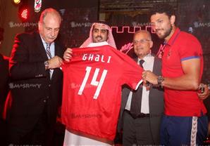 بالفيديو والصور- الأهلي يكشف عن قميصه الجديد في احتفالية كبرى