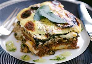 طبق اليوم: المسقعة بالبشاميل مع الشيف أيمن عفيفي