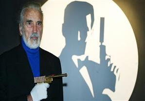 وفاة الممثل "كريستوفر لي" صاحب أدوار دراكولا وفرانكنشتاين