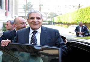 محلب يغادر القاهرة متوجها لجنوب افريقيا للمشاركة في قمة النيباد والقمة الأفريقية