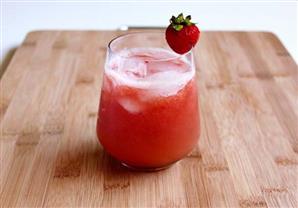 طريقة عمل عصير الكيوي والفراولة