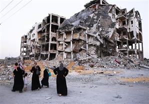 نيويورك تايمز: حماس المواطنين لبناء غزة تلاشى و"فتح" تستغل الموقف