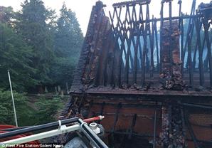 بالصور-شاب يحرق كنيسة أثرية تعود لـ 200 عام