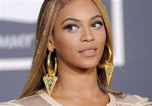 الأقراط الضخمة تتربع على عرش الحُلي