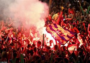 20 صورة ترصد احتفالات جماهير برشلونة في شوارع إسبانيا