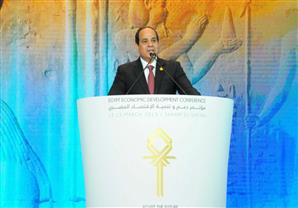 السيسي منتقدا أداء الحكومة : مش عارفين نحفر 4 آلاف بئر لزراعة 4 ملايين فدان