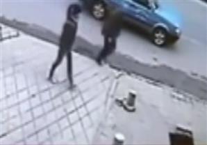 لحظة انشقاق الارض وابتلاعها لفتاة