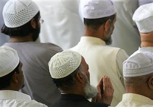 الاندنبدنت: داعية إسلامي متطرف عمل عامين في قلب مؤسسة بريطانية كبرى