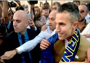 استقبال حافل لفان بيرسي في تركيا للانضمام لفناربخشة