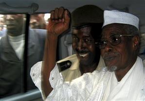 الإفراج مؤقتا عن ديكتاتور تشاد السابق حسين حبري بسبب كورونا