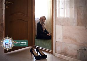 ما حكم جهر المرأة في الصلاة بالقراءة؟