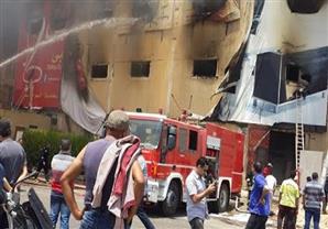 عدسة مصراوي ترصد لحظة إخماد حريق مصنع العبور (فيديو)