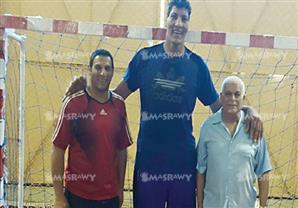 بالصور- حمد فتحي "عملاق اليد" الجديد: دخلت اللعبة بالصدفة.. وطولي 225سم